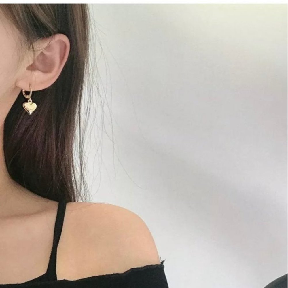 Gold plated heart dangle earrings - Picture 2 of 6